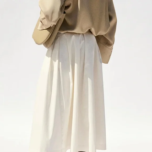 H&M Pleated Satin Skirt - Picture 2 of 7